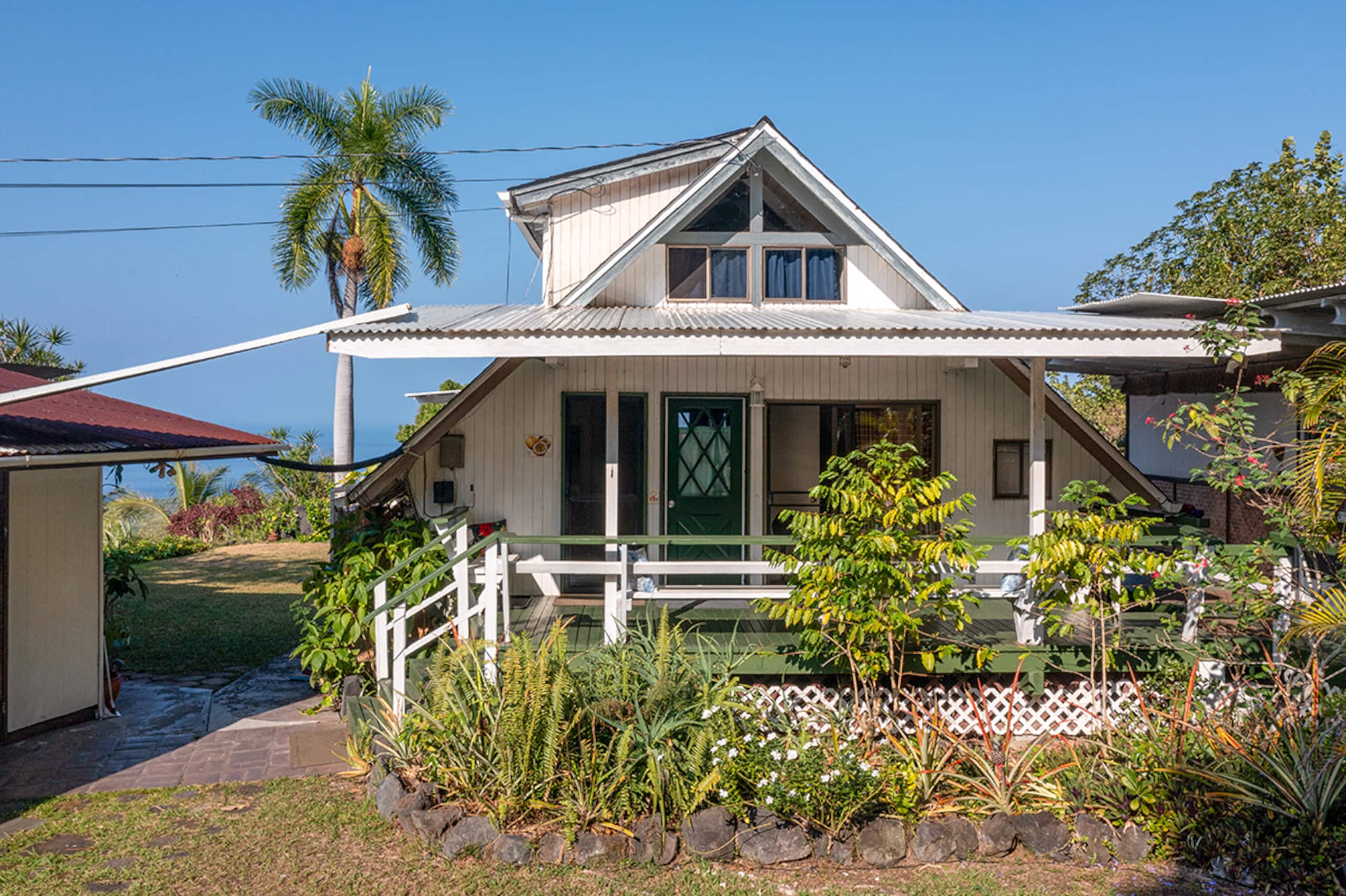 Charming farmhouse with huge oceanview patio lanai - Image 49
