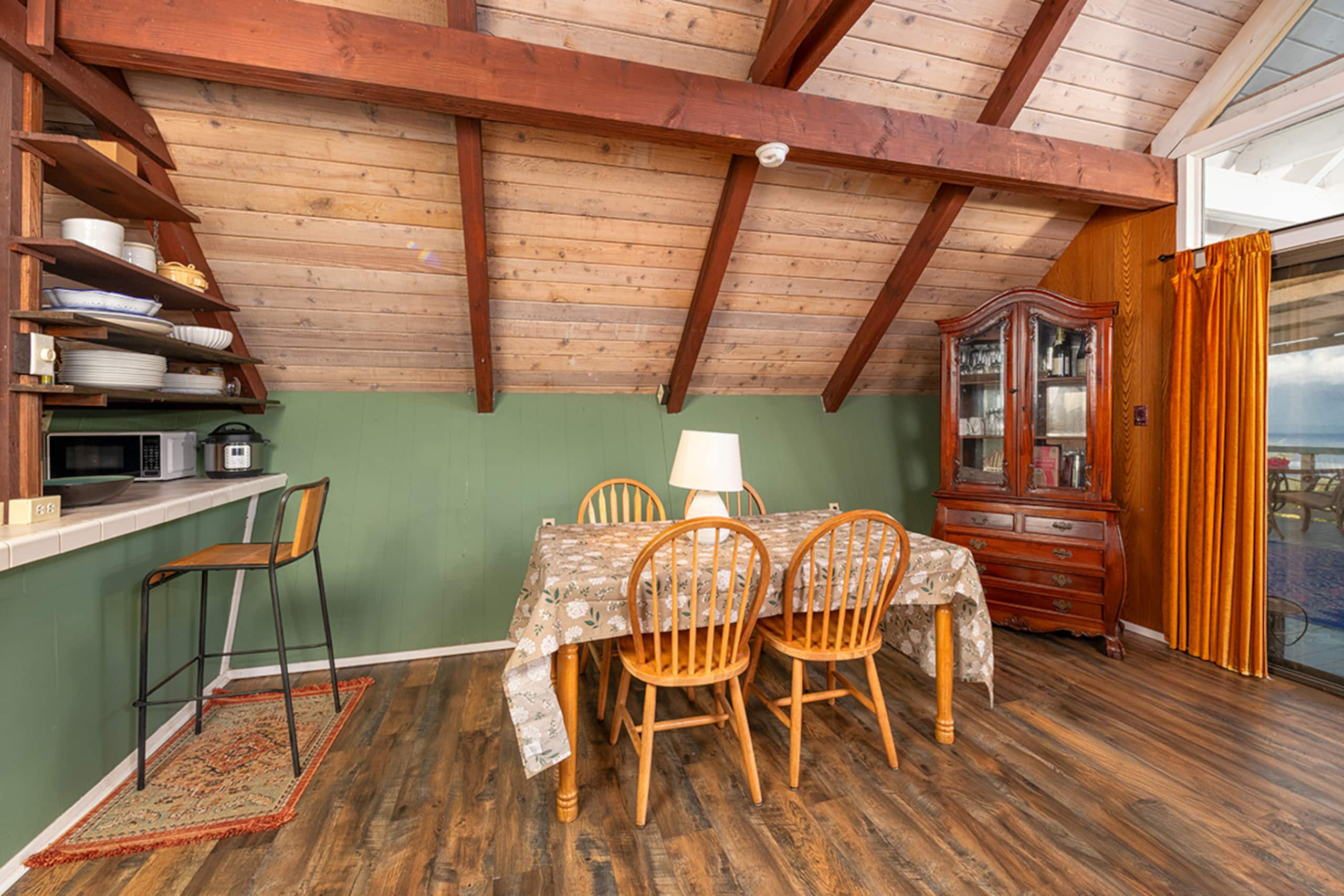 Charming farmhouse with huge oceanview patio lanai - Image 12