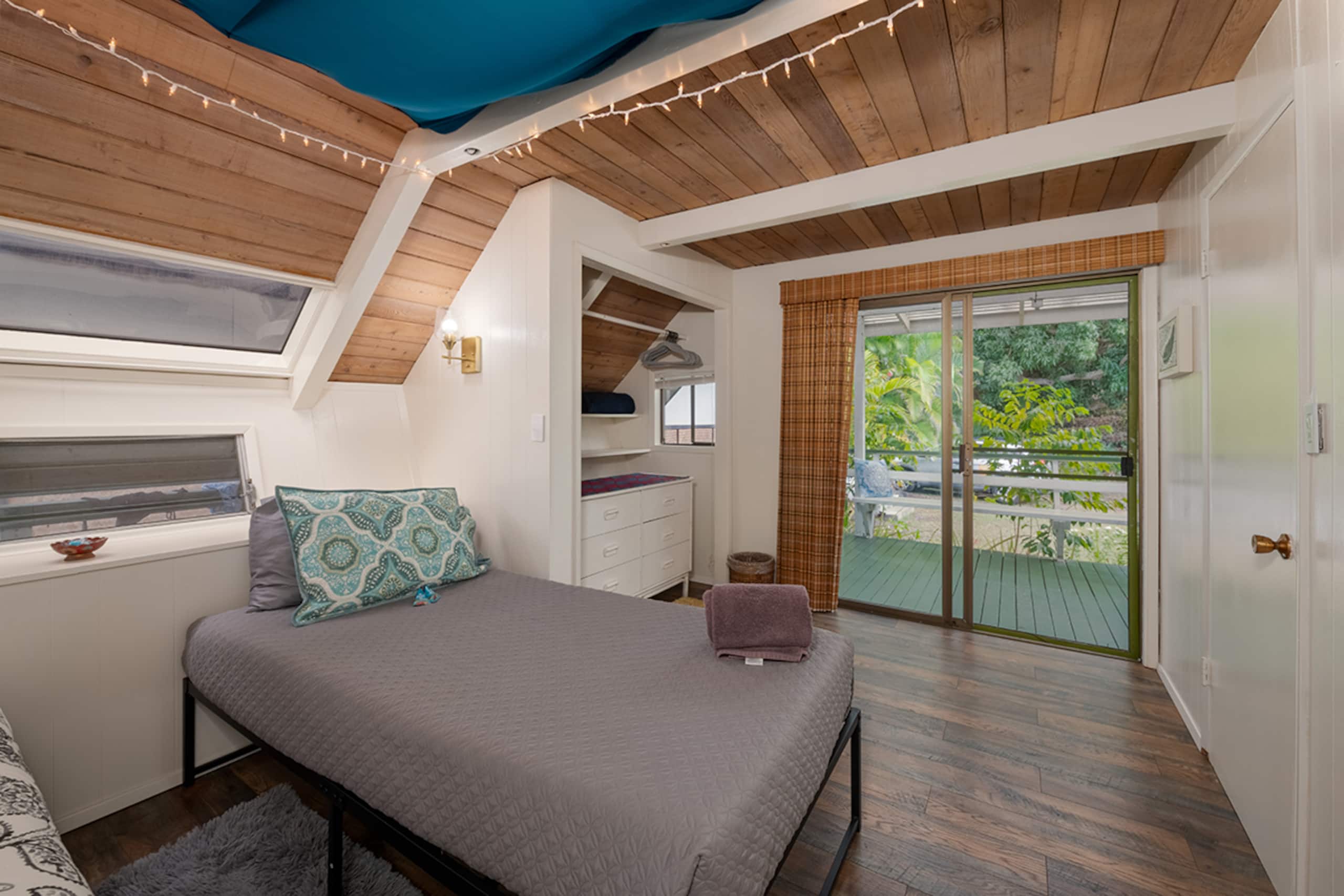 Charming farmhouse with huge oceanview patio lanai - Image 24