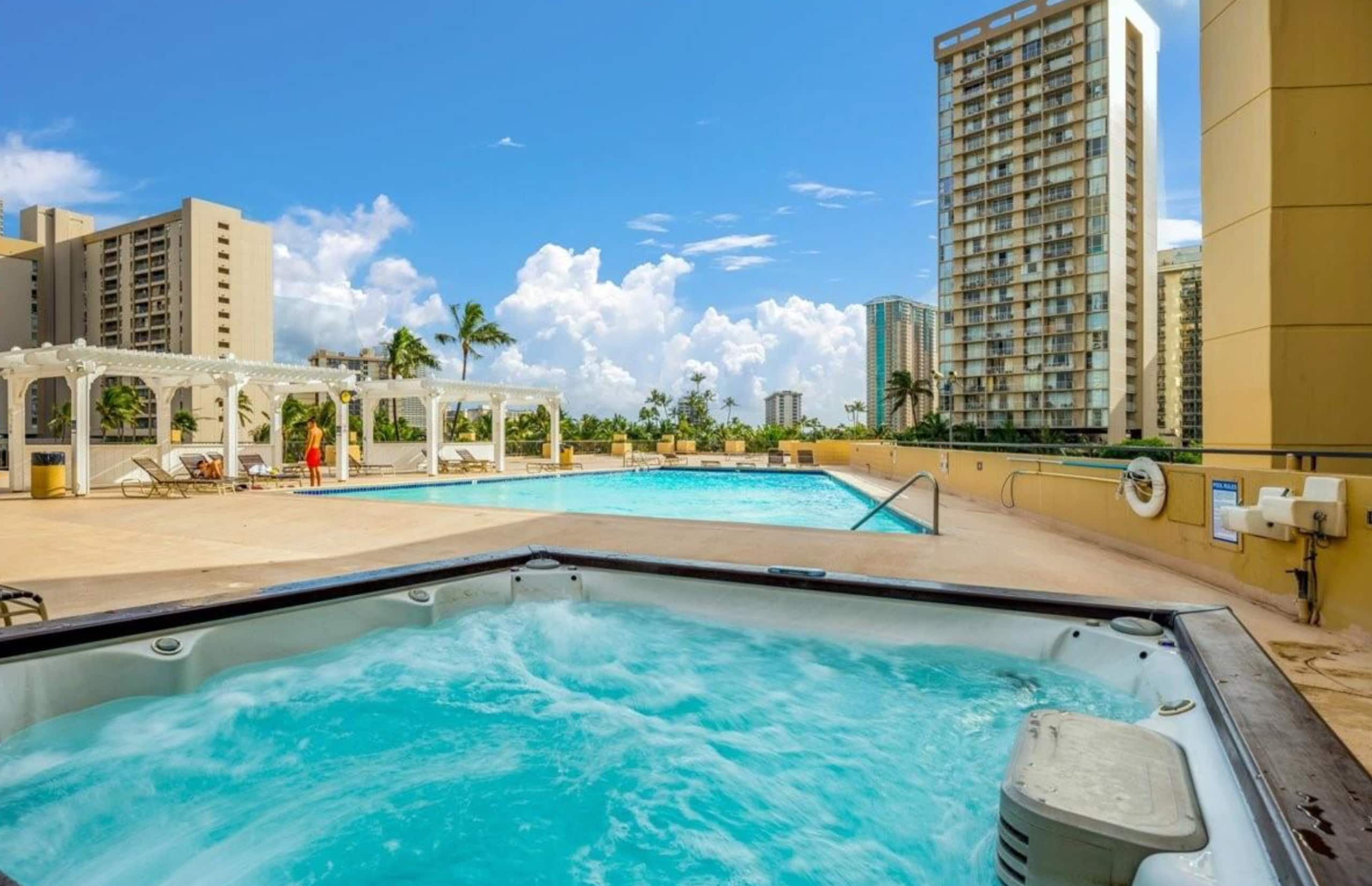 Condo in Honolulu · ★4.97 · 1 bedroom · 1 bed · 1 private bath - Image 35