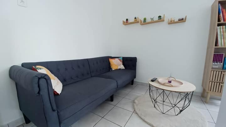 Მყუდრო მისაღები ოთახი დასვენებისთვის