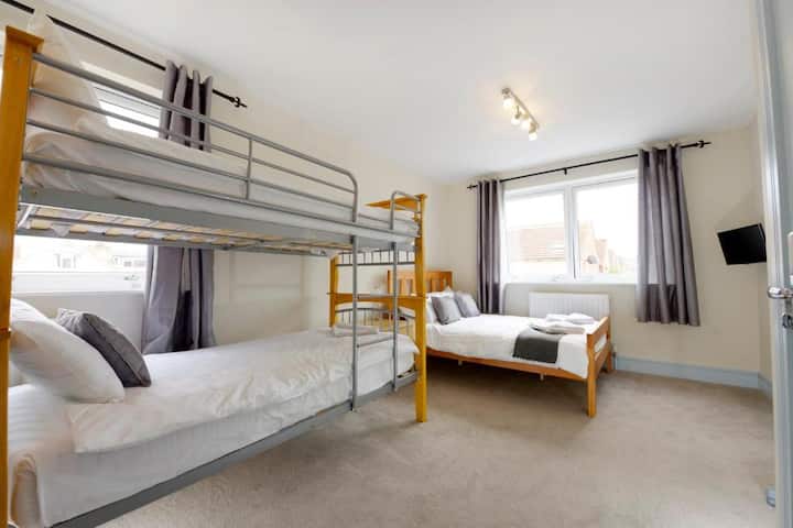 Superior Family Room - 6 - Southsea