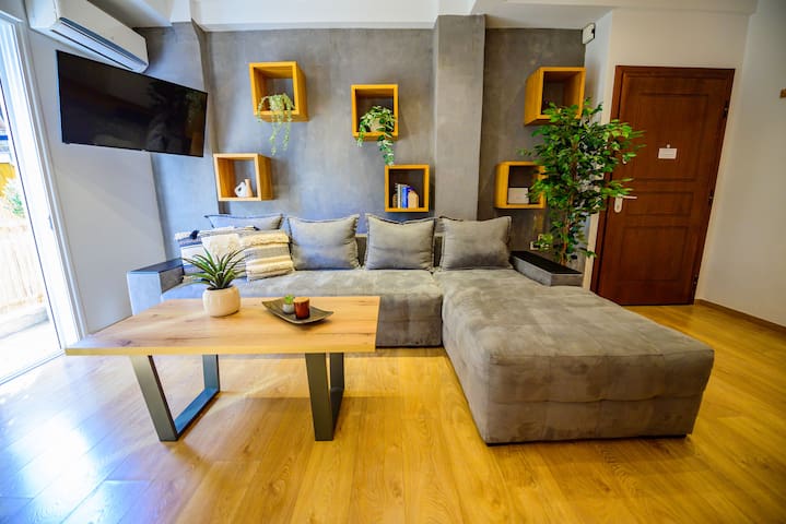 Elegant Family Friendly 2BR/2BA, Central Location!