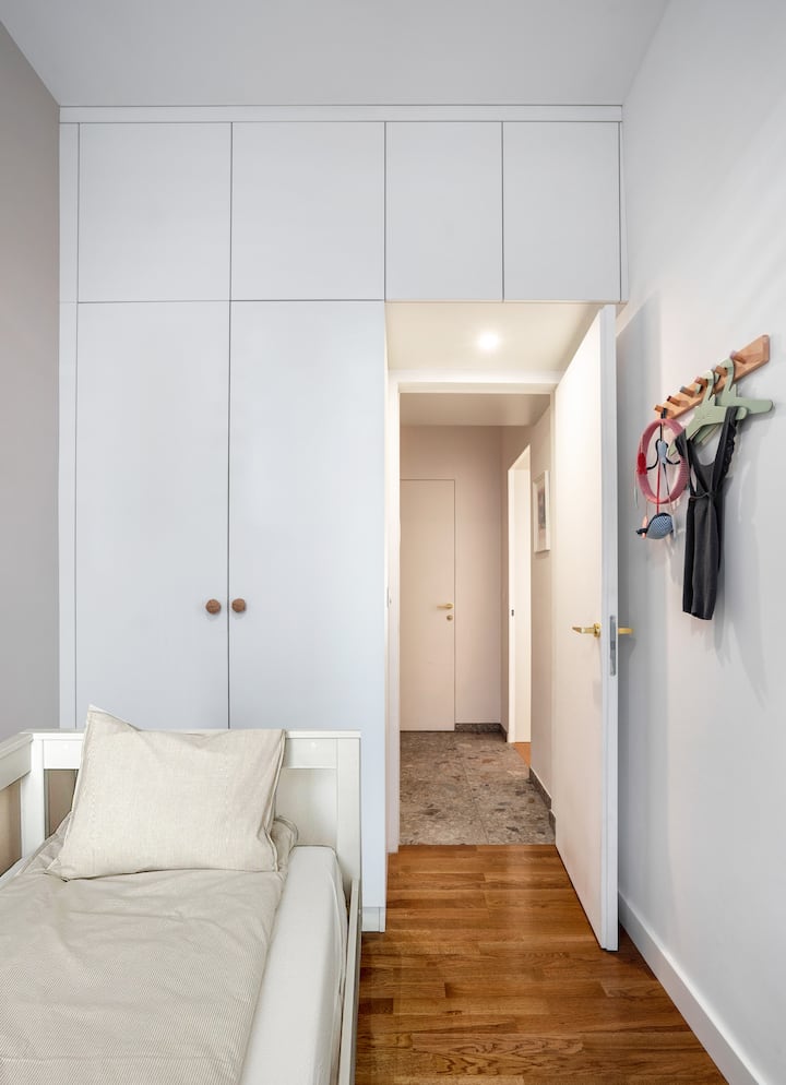 Charming cozy-sized bedroom - 1 single bed