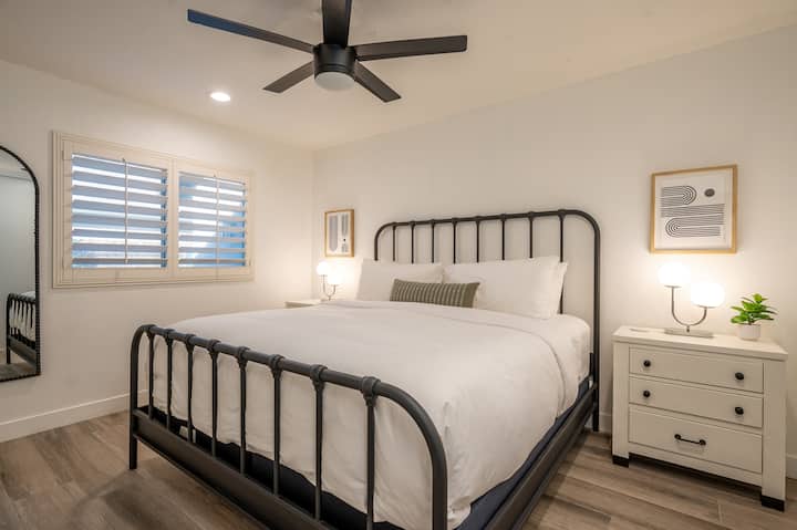 Whether you're here for a few nights or an extended stay, this bedroom offers a cozy, convenient space that makes it easy to unwind after a day of exploring the desert. With thoughtful amenities and a welcoming atmosphere and queen bed.