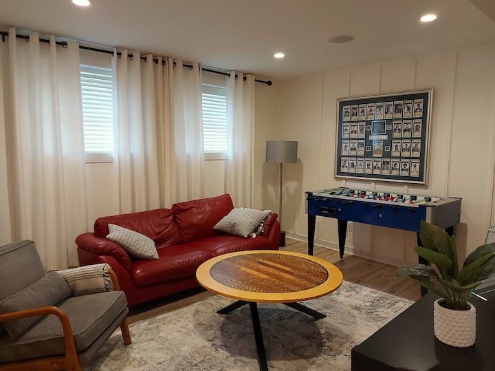 Renovated Lower-level Unit With Pool - 런던