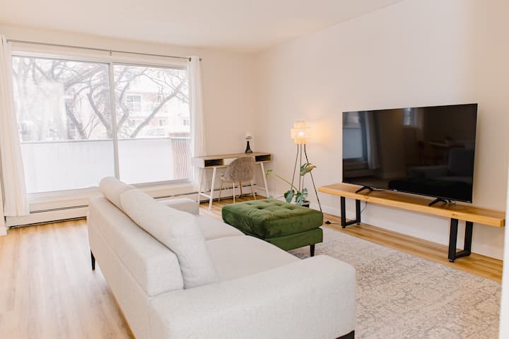 2 Bedroom| Minimal| Wi-fi| Parking| Min From Dt - Edmonton