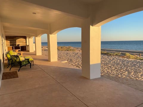 Casa Estrella, Beach Front, sleeps up to 16