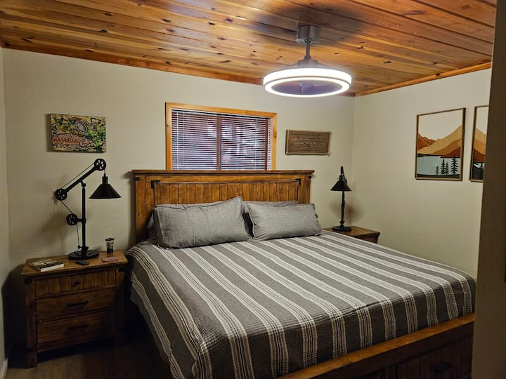 Მეორე საძინებელი
Საწოლი 15 ადგილიანი საწოლით