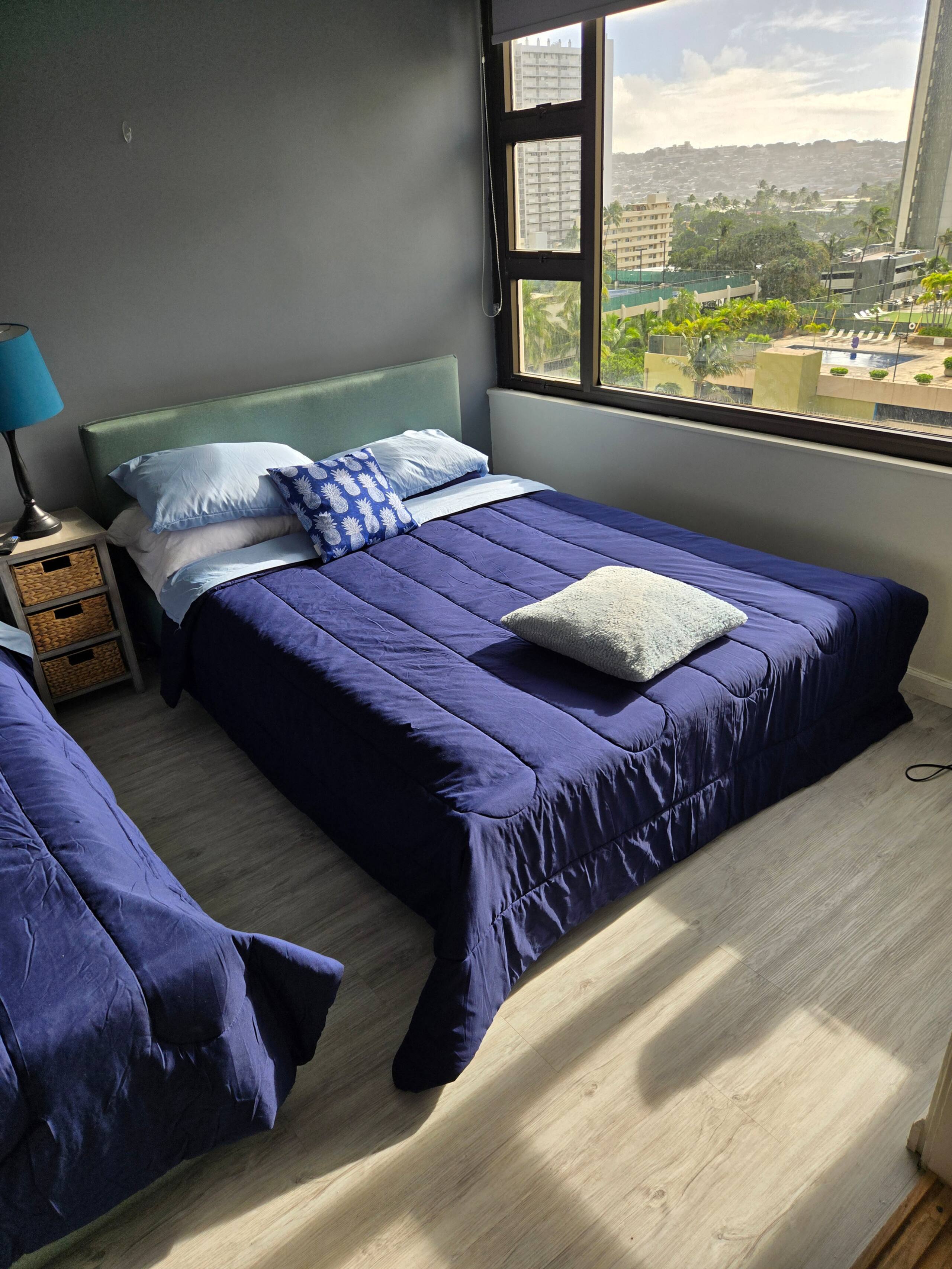 Condo in Honolulu · ★4.86 · 1 bedroom · 3 beds · 1 private bath - Image 7