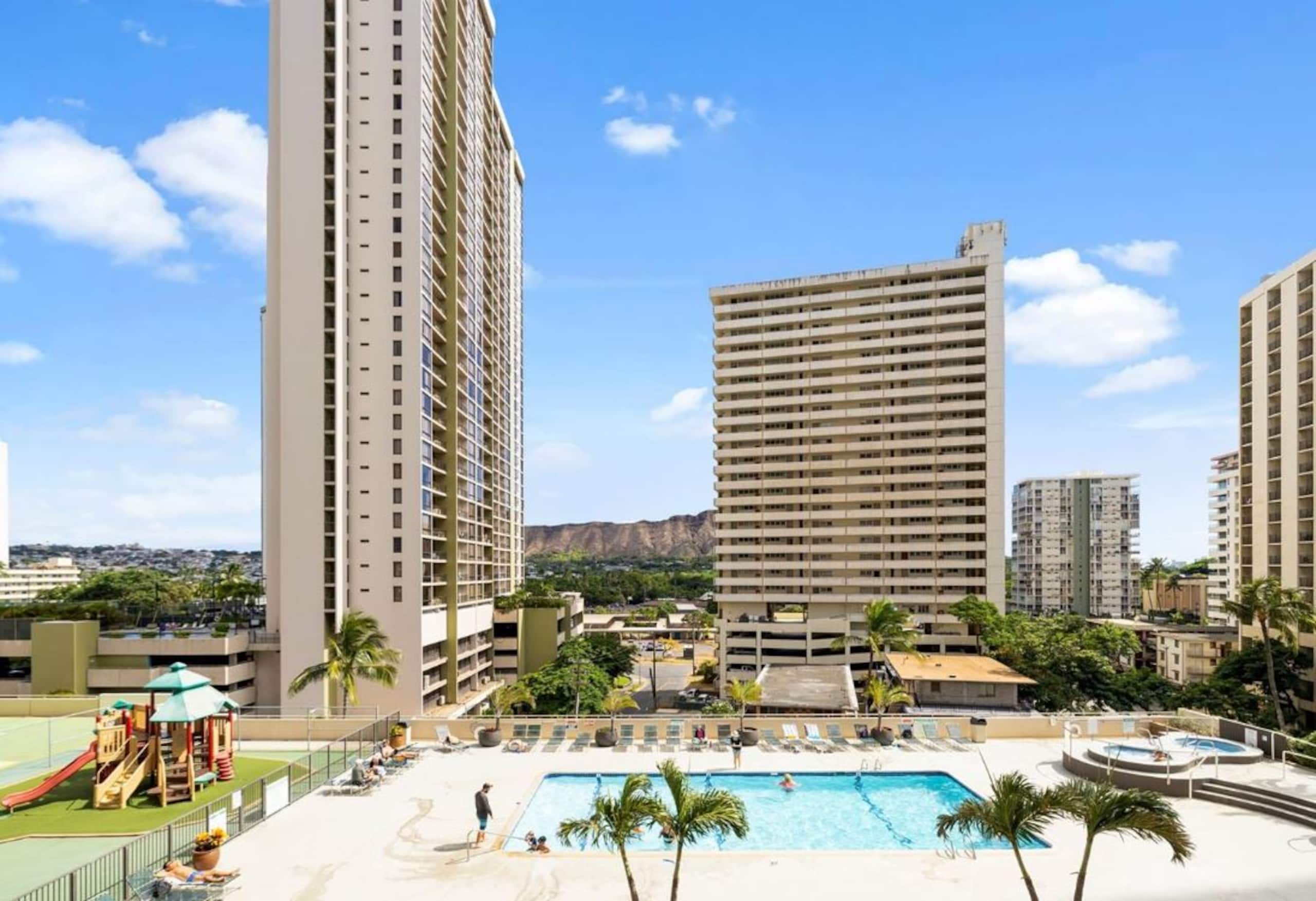 Condo in Honolulu · ★4.86 · 1 bedroom · 3 beds · 1 private bath - Image 25