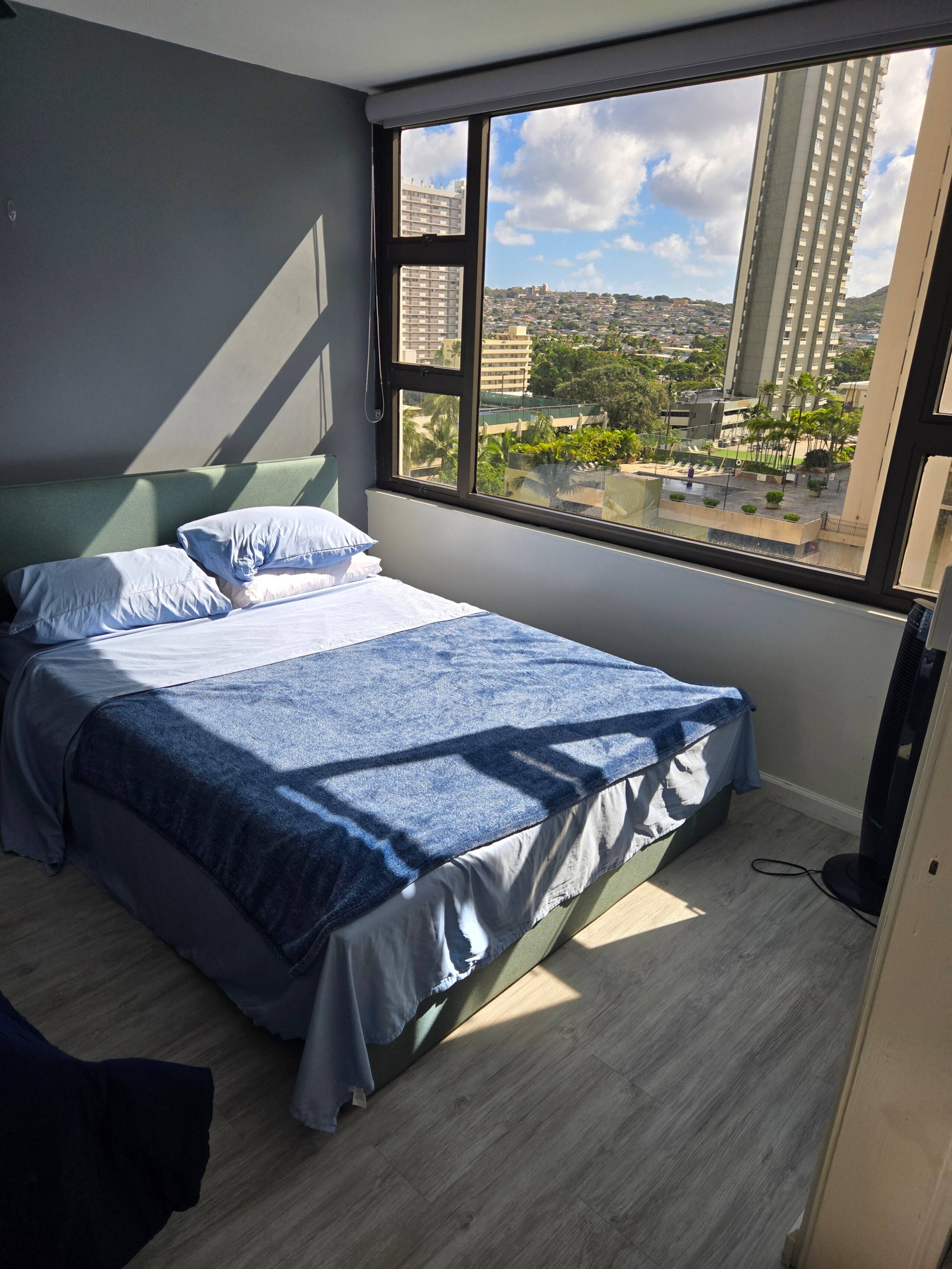 Condo in Honolulu · ★4.86 · 1 bedroom · 3 beds · 1 private bath - Image 9