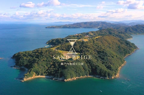 A standalone villa located in Setonaikaiguchi National Park. With a boat-shaped sauna. ART.