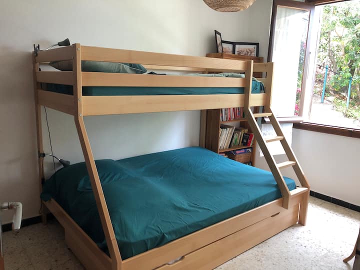 غرفة نوم 3  1 سرير مزدوج + 1 سرير فردي