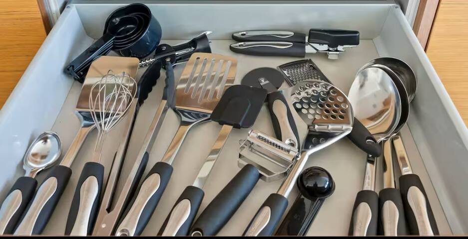 Oceanfront • Walk to Pier•Pool+hottub,free parking gallery image 4