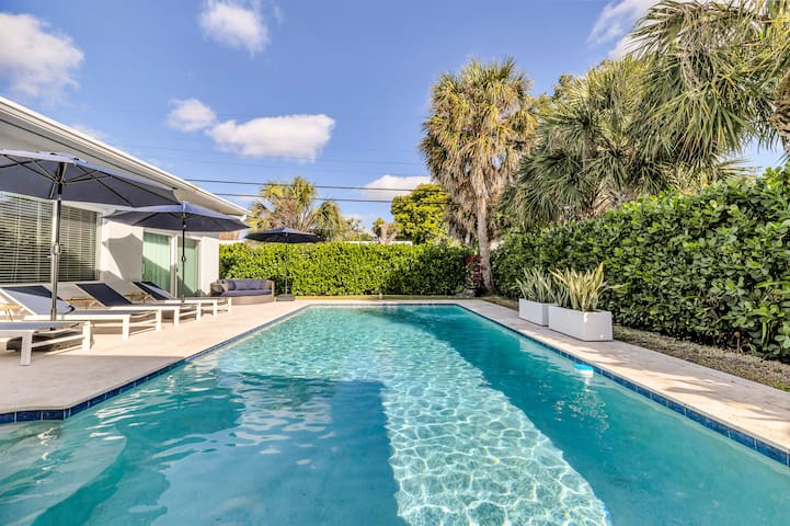 Paradise Cove: Heated Pool and Modern Luxury