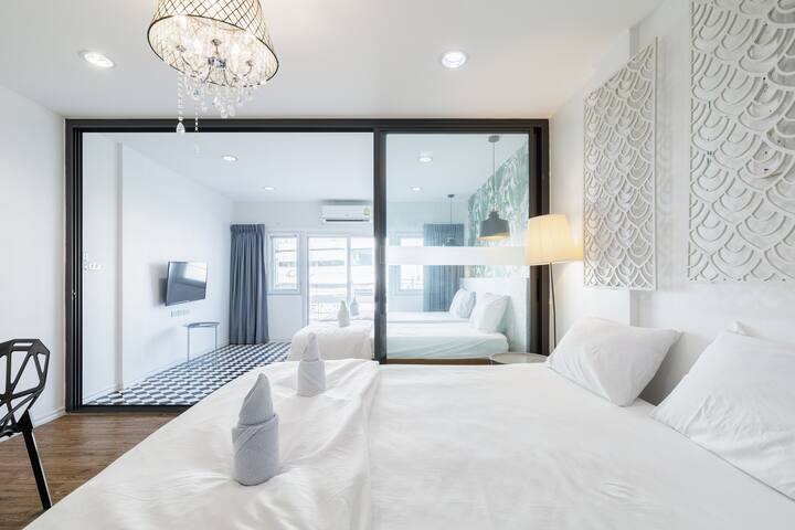 Stylish 4BR in Sukhumvit | Foosball + Pool Table gallery image 4