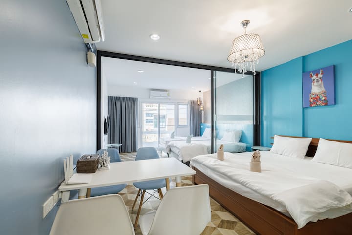 Stylish 4BR in Sukhumvit | Foosball + Pool Table gallery image 2