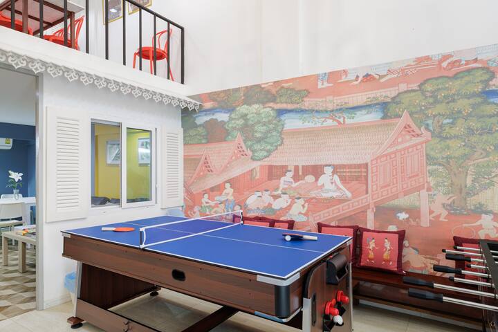 Stylish 4BR in Sukhumvit | Foosball + Pool Table gallery image 3