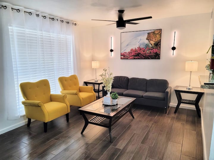 Gorgeous Lakefront Condo W/immaculate Pool - Brownsville, TX