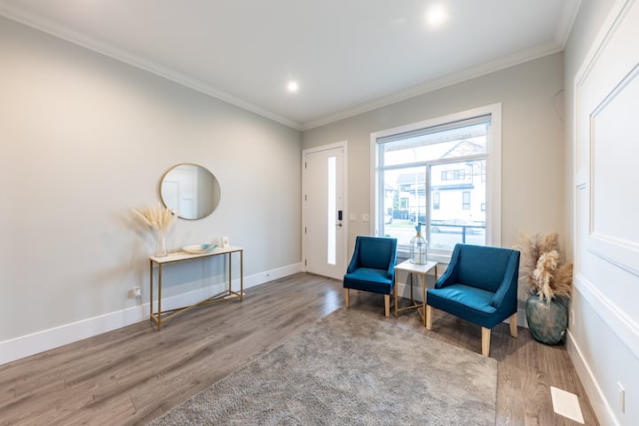 Spacious Luxury Home W/ Yard & Kids' Playset - Langley