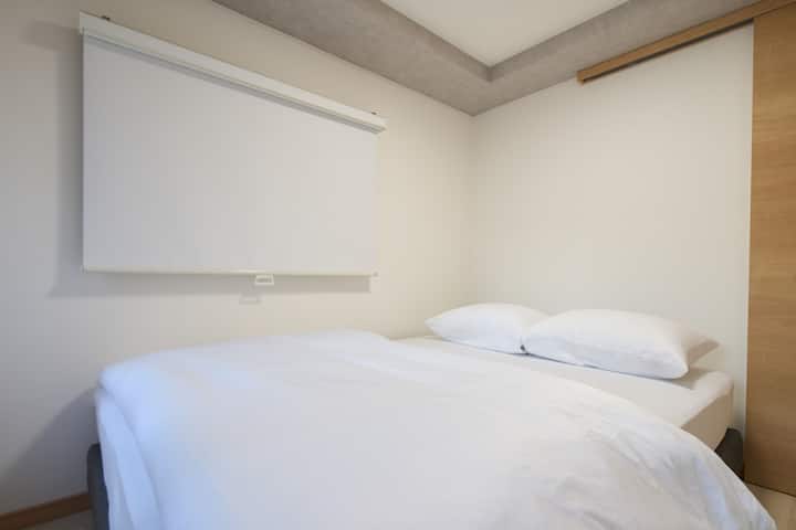 Será una del tamaño de la cama.
(No podemos proporcionar camas adicionales).