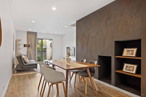 Modern Townhouse 2 bed 2 bath w Parking B