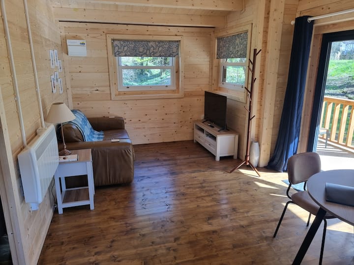 Glyndwr Vineyard - Luxury Log Cabin For Two - Cowbridge