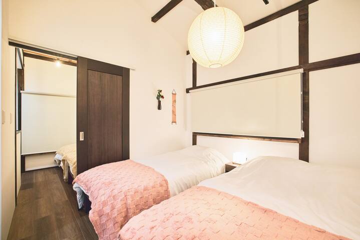 (S) Skytree｜5 guests｜2 story house｜2024 renos gallery image 4