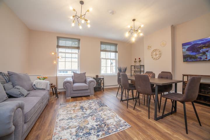 Spacious & Central 3 Bedroom Apartment. - Woolwich