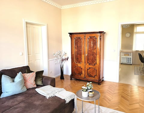 Erfolgreiche Airbnb-Immobilie: Schönbrunn Style Apartment #1 with parking option in Rudolfsheim Fünfhaus