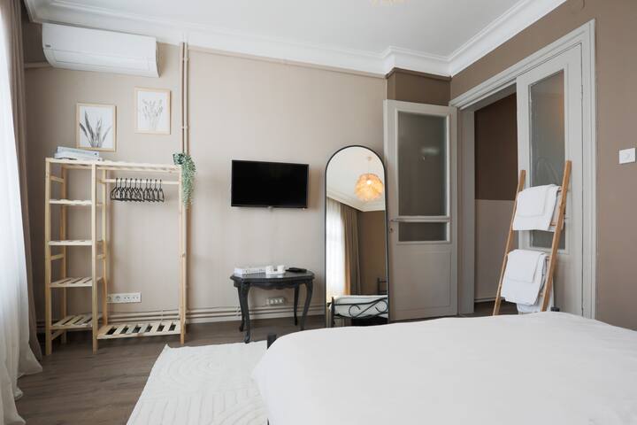 Triplex at the heart of Taksim for big groups/fam. gallery image 4