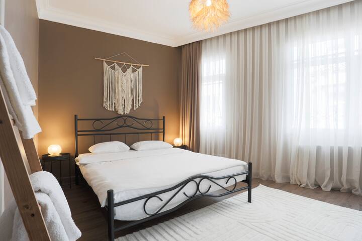 Triplex at the heart of Taksim for big groups/fam. gallery image 3