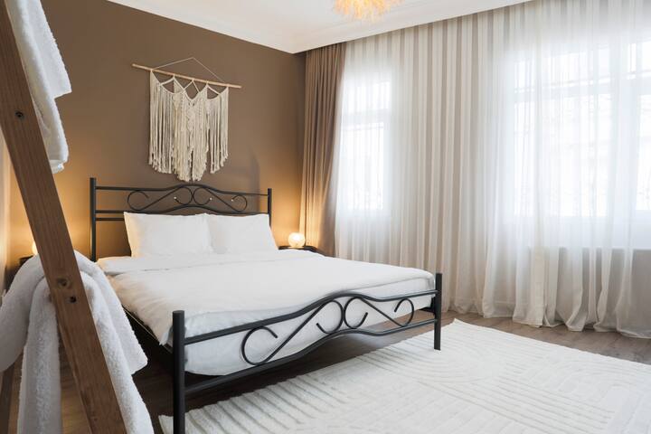 Triplex at the heart of Taksim for big groups/fam. gallery image 2