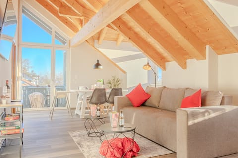 Bright apartment in Tutzing with lake view & balcony