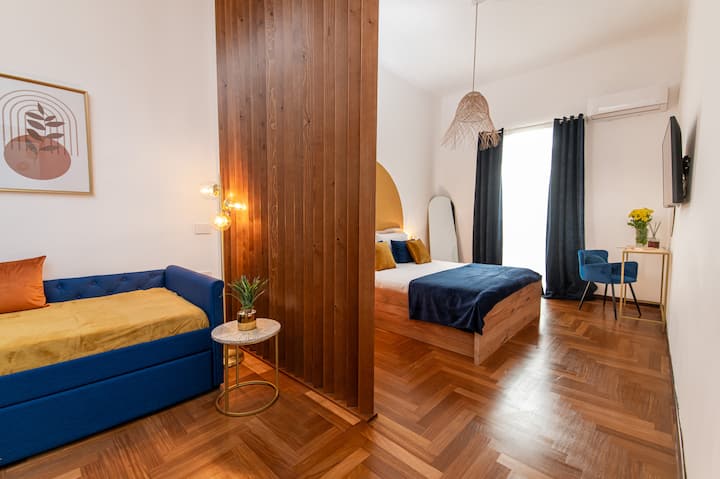 The apartment also has two sun loungers, ideal for comfortably accommodating families with children or groups that need extra beds.