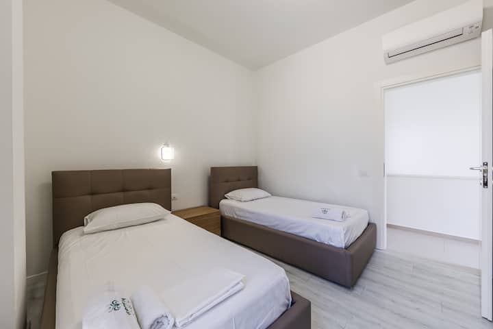 Спална соба 2 - двокреветна соба (два единечни кревета )