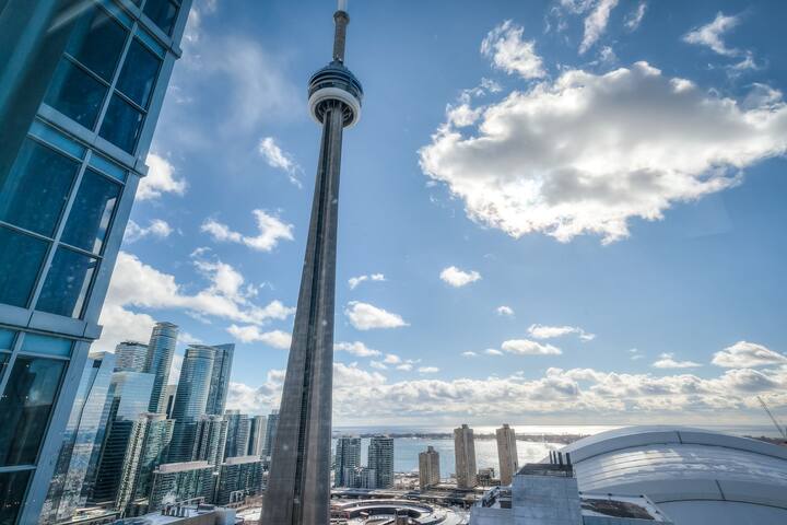 CN Tower View/MTCC + Parking/HotTub/Pool/Gym gallery image 2