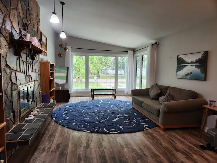 Walkable Gimli Room • Firepit Patio • Cozy Stay - Gimli