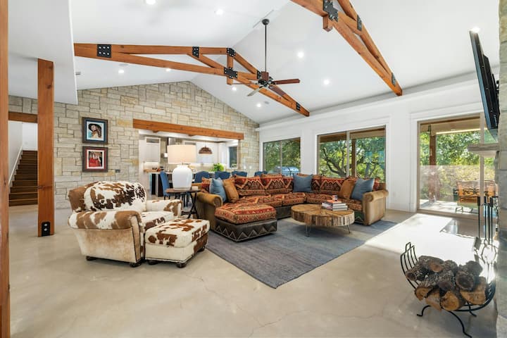 Luxury Texas Waterfront Farmhouse -Sleeps 24 - Horseshoe Bay, TX