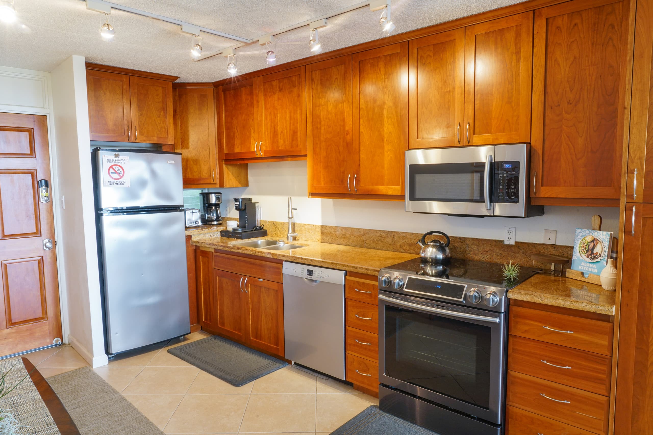 Condo in Kihei · ★4.94 · 2 bedrooms · 3 beds · 1 private bath - Image 8