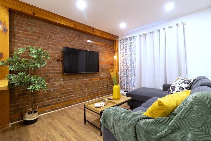 Stylish 2br: 1 Min To Metro & Shops, Festivals - Montréal, QC