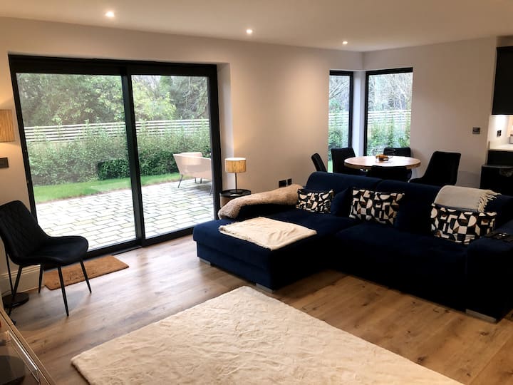 Secret Garden Oasis Surrounded By Forest - Bournemouth