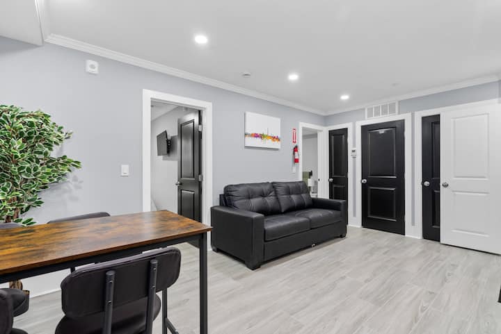 New Dc Condo+prime Location+2br+private Parking - Washington D. C., DC