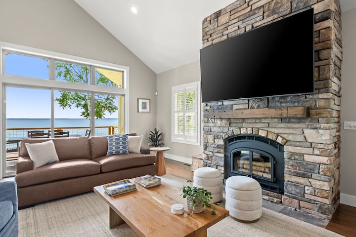 Spectacular Lakefront Retreat On Lake Michigan! - Suttons Bay, MI