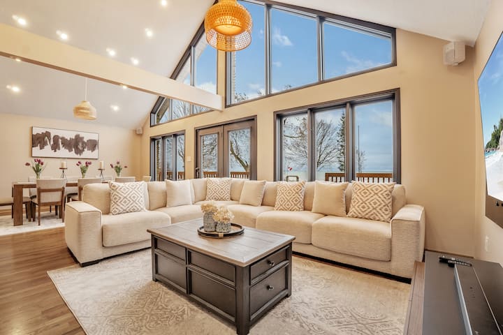 Luxurious Waterfront Cottage - Newcastle
