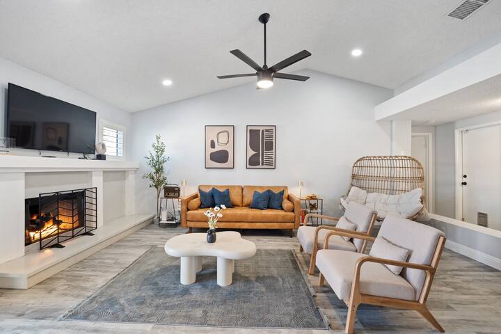 Traveler’s Dream! PoolSpa Mins to Strip/Airport