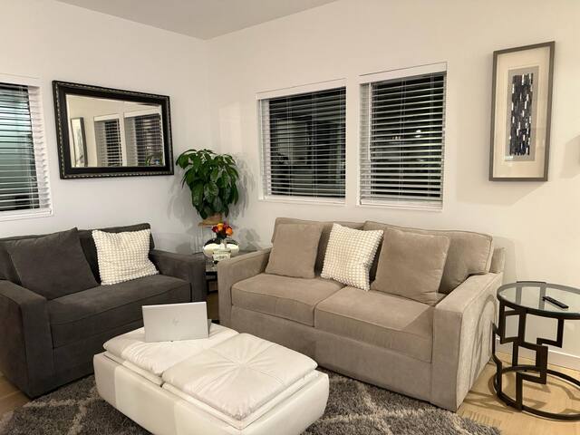 Alki Beach Townhome-Private Rooftop W/Parking gallery image 3