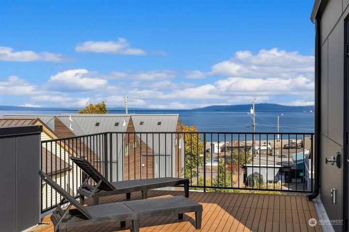 Alki Beach Townhome-Private Rooftop W/Parking gallery image 4