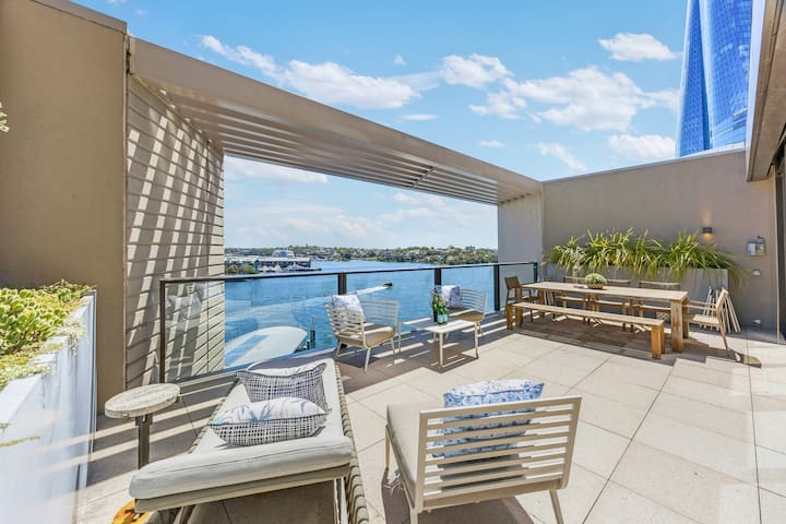 Barangaroo Waterfront Penthouse